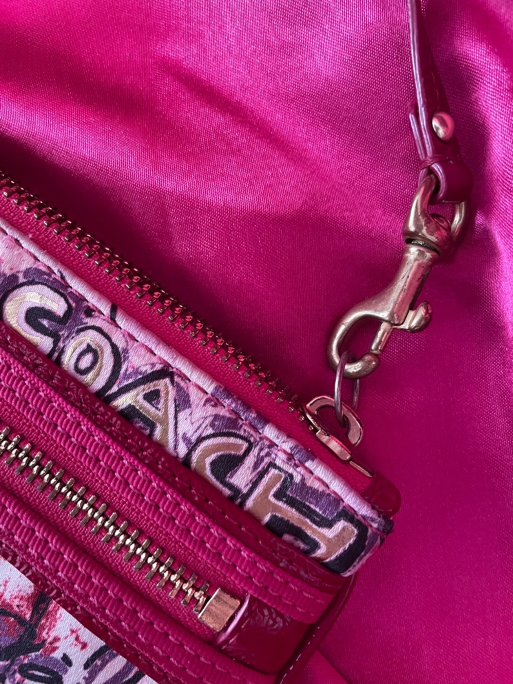 Coach Poppy - pink graffiti wristlet w/pom pom & hang tag - Picture 8 of 15